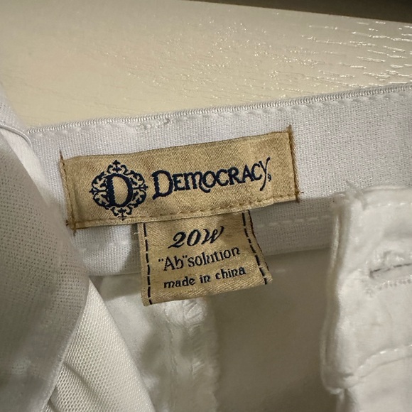 Democracy Crisp White Cropped Jeans - Picture 5 of 6